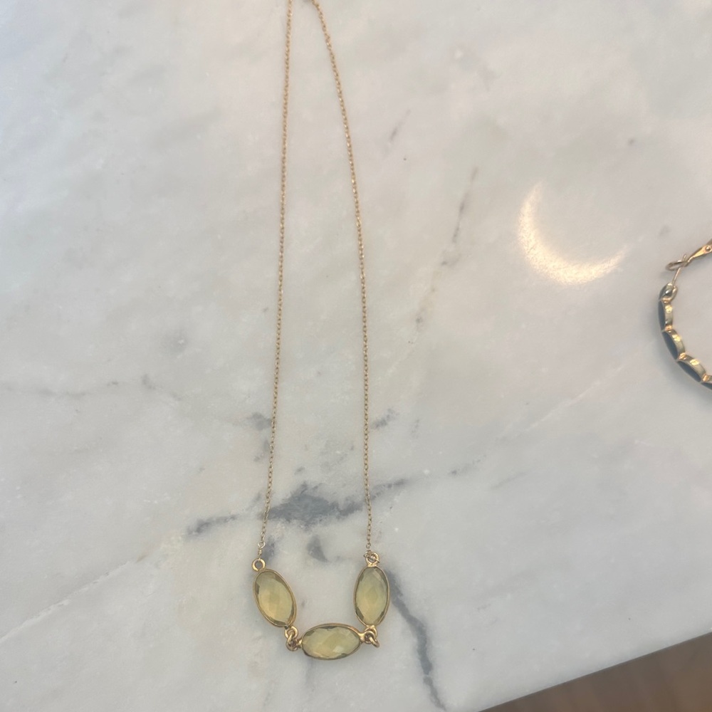 Chic Gold Necklace with Yellow Stones